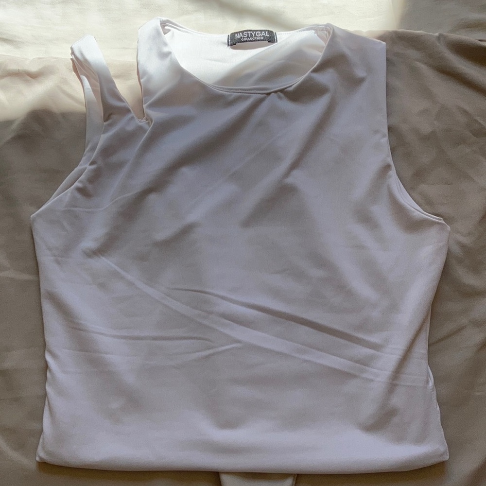 NastyGal White Cutout Shoulder Crop Top